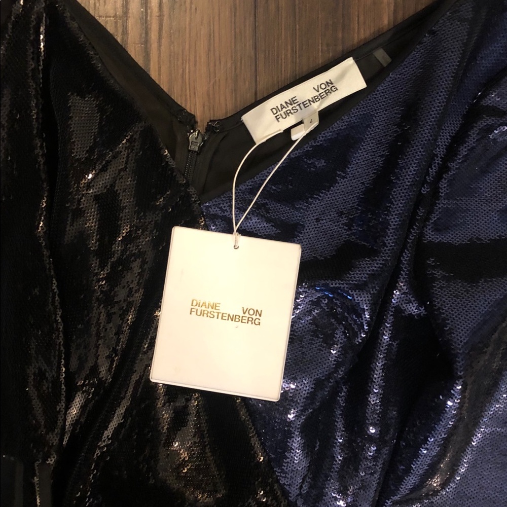 Diane Von Furstenberg Black & Navy sequin dress - Picture 4 of 6